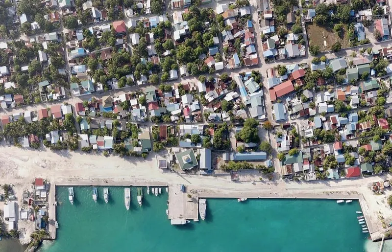 ދަރިވަރަކު ޓީޗަރަކަށް ހަމަލާ ދިނުމުން ޒަހަމްވެ ފަރުވާދެނީ