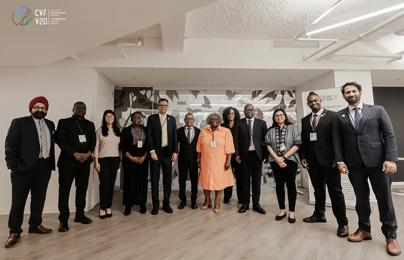 ނަޝީދު ސިޔާސީ މަސައްކަތްތަކާ ރަސްމީކޮށަް ގުޅިވަޑައިގެންފި