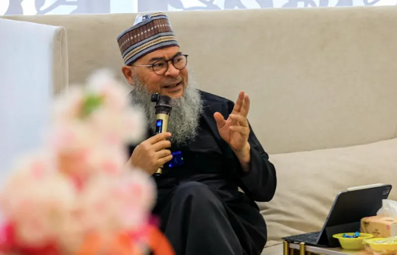 ޝައިހް އާސިމް ދަރުސް ދެއްވަން ރާއްޖެ ވަޑައިގަންވަނީ