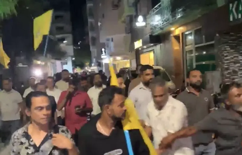 މޭޔަރު އާޒިމަށް ހަމަލާދިން މައްސަލައިގައި މީހަކު ހައްޔަރެއް ނުކުރޭ