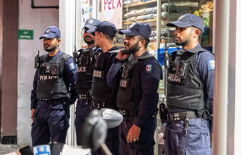 ޑޮކިއުމެންޓްރީ މައްސަލާގައި "އަދަދު" އަށް ފުލުހުން ވަދެފި