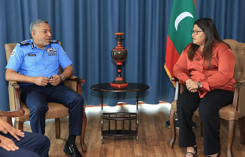 ނަފްސާނީ ދުޅަހެޔޮކަމަށް ހުރި ގޮންޖެހުންތަކަށް ހައްލު ހޯދަން ހެލްތު މިނިސްޓަރާއި ސީޕީ މަޝްވަރާކުރައްވައިފި