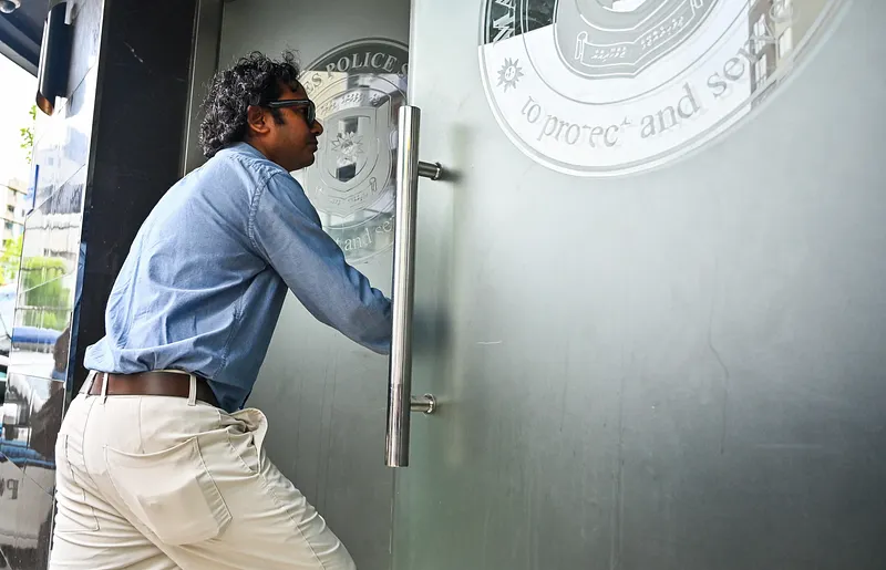 އައިޝާ ޑޮކިމެންޓްރީއާ ގުޅިގެން އަދަދުގެ އެޑިޓަރު ތަހުގީގުގައި ހަނު