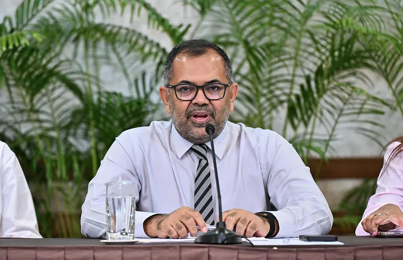ފިއުލް ސްޓޯރޭޖު ހަދަން މާލެ ކައިރިން ދެ ފަޅެއް ބަލަނީ