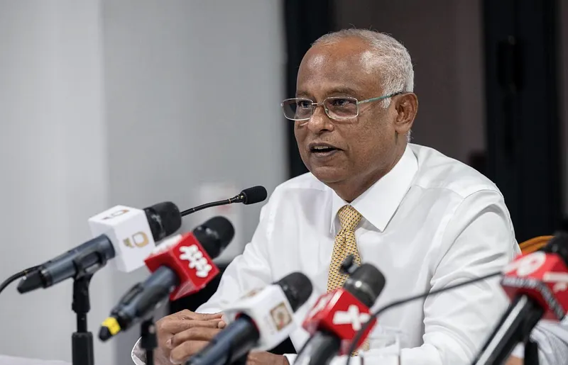 އަދީބުގެ ހުކުމް ލުއިކުރުން އިބޫ ދިފާއުކުރައްވައިފި