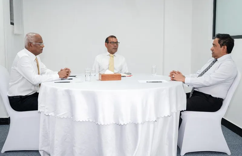 ސަރުކާރުން ޑިމާންޑްތަކަށް ތަބާވަންދެން ދުލެއް ނުކުރާނަން: ތިން ރައީސުން