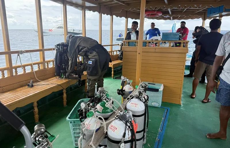 ކަނޑު ހޮހަޅައިގެ ތެރެއިން އެންމެންގެ ހަށިތައް ނަގައިފި