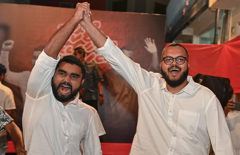 ޝަހުޒާނާއި ލީވާން ތިބި ޖަލު ގޮޅިން ފޯނެއް ފެނުނު، މައްސަލަ ތަހުގީގު ކުރާނެ: މިނިސްޓަރު