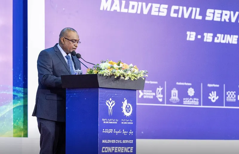 ސިވިލް ސާވިސްގެ މުވައްޒަފުންނާ ގުޅޭ ޝަކުވާ ގިނަ، ހައްލު ހޯދަންޖެހޭ: މުޖުތާޒް