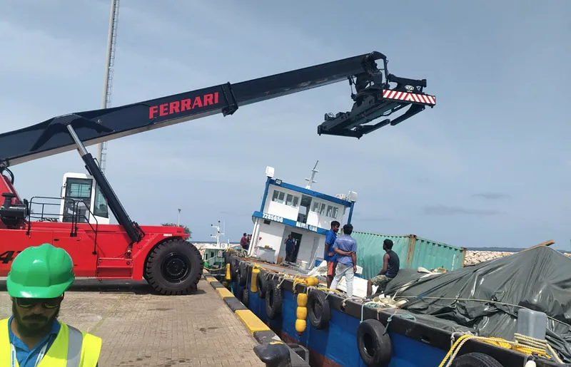 މުދާ ކްލިއާ ކުރަން އުޅެނިކޮށް ކޮންޓެއިނަރެއް ވެއްޓި، ބޮޑު ގެއްލުމެއް!