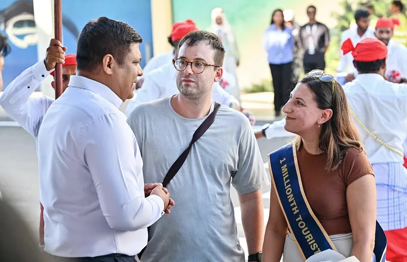އެއް މިލިއަން ވަނަ ޓޫރިސްޓަށް ސްޕެއިންގެ ރައްޔިތެއް