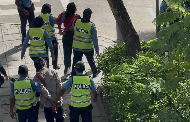 ރާ ބޮއެ މަސްތުވެގެން ގެއެއްގެ ތެރޭ ހަމަނުޖެހުން ހިންގައިފި