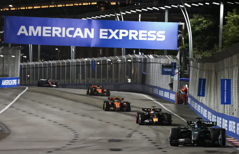 ބީއެމްއެލް އެމެކްސް ކާޑުން ވިޔަފާރިކޮށްގެން ފޯމިއުލާ 1 ބަލަން ދެ މީހަކަށް ފުރުސަތު ލިބޭ ޕްރޮމޯޝަނެއް