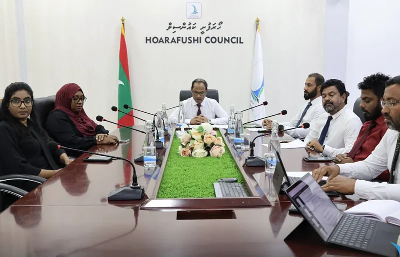 ހޯރަފުށިން ގަވާއިދާ ހިލާފަށް ބިމެއް ދިން މައްސަލާގައި ކުރީގެ މެމްބަރުންނަށް ދައުވާ ކޮށްދޭން ފޮނުވައިފި
