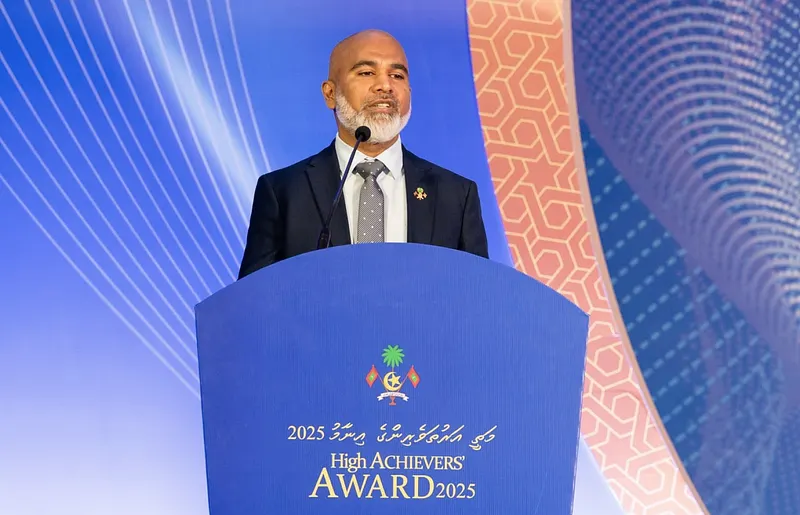 ޓިއުޝަނުގައި މާވަގުތު ހޭދަކުރާތީ މިނިސްޓަރުގެ ކަންބޮޑުވުން!