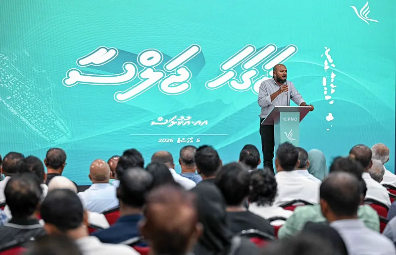 އިންގިލާބެއް ހިނގާ ކަމަށް ޔާމީން ވިދާޅުވުމުން ރައްދު ދެނީ