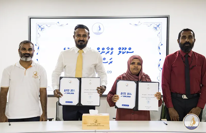 ކުޅުދުއްފުށީގެ ކޮންމެ ސްކޫލަކަށް ކައުންސިލުން 100،000ރ. ދެނީ
