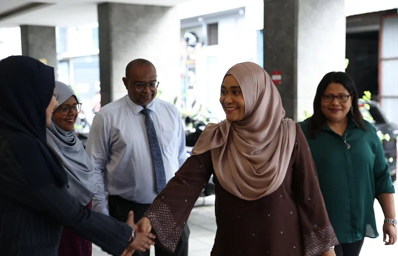 އޮފީހެއްގެ އުފެއްދުންތެރިކަން ރަނގަޅުވާނީ މުވައްޒަފުންގެ މެދުގައި ތަފާތުކުރުން ހުއްޓާލައިގެން: ސާޖިދާ