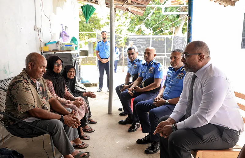 ގެއްލުނު އޮފިސަރުގެ މައިންބަފައިންނާ ބައްދަކުރައްވައިފި