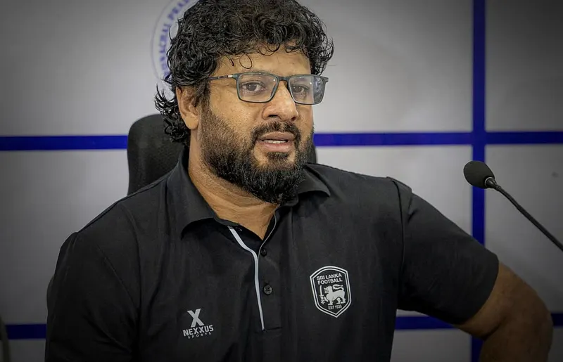 ރާއްޖޭގެ ޓީމާ މެދު ހުތުރުކޮށް މުއާމަލާތް ކުރި ލަންކާގެ ކޯޗު ވަކިކޮށްފި