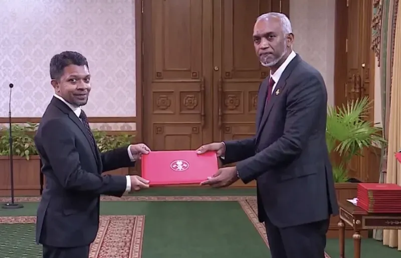 ޗީފް އޮފް ސްޓާފް ފަޔާޒު، ސީނިއާ މިނިސްޓަރު ފެންވަރަށް މަގާމު މަތިކޮށްފި