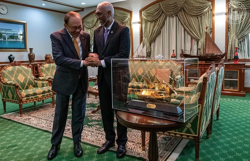 މެލޭޝިއާ ބޮޑުވަޒީރުގެ ޕްލޭލިސްޓުގައި "މަރިޔަމް މަލާ" އާއި "މިލަ މިލަ ހަނދުވަރު"