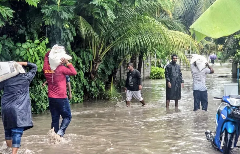 އިނގުރައިދޫގެ 30 ގެއަކަށް ފެން ވަދެ ބޮޑެތި ގެއްލުންތަކެއް