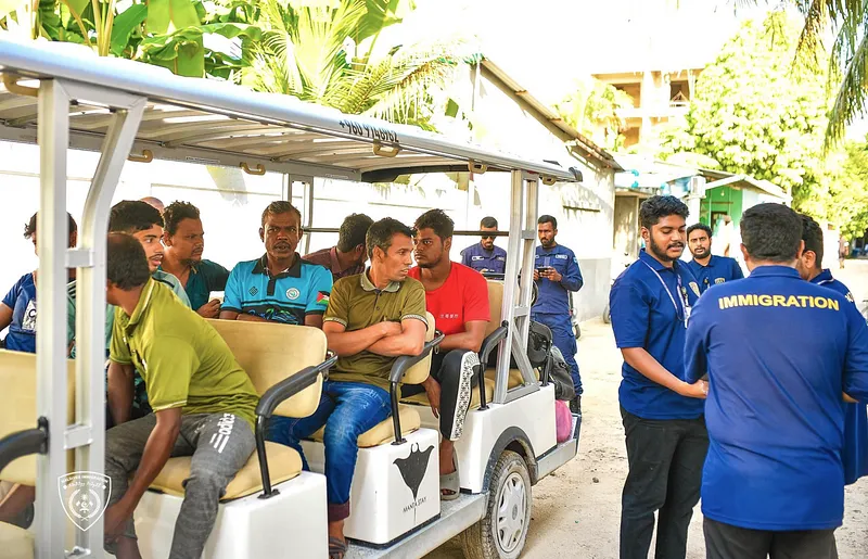 ތޮއްޑޫގައި ގަވާއިދާ ހިލާފަށް އުޅޭ 107 ބިދޭސީން!