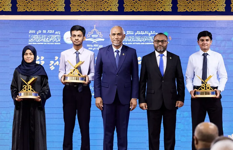 ޤުރުއާން މުބާރާތުގެ އެއްވަނަ އިޒުއާން، އިނާން އަދި ޒީކްއަށް