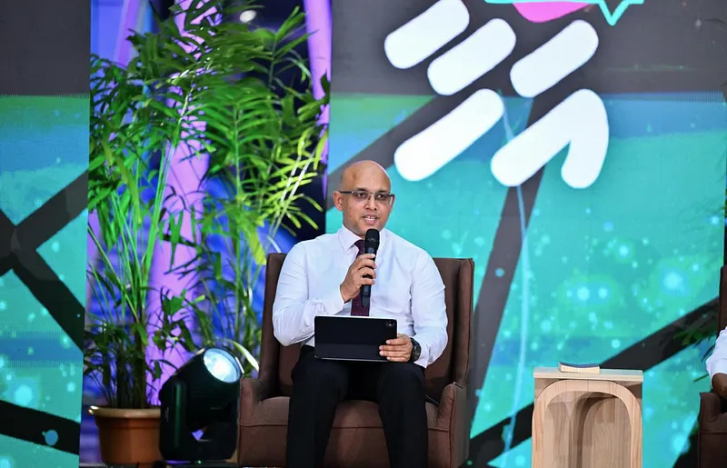 އިގުތިސާދު ރަނގަޅުކުރަން އަލިމަގު ފެންނަން ފަށައިފި: ޒަރީރު