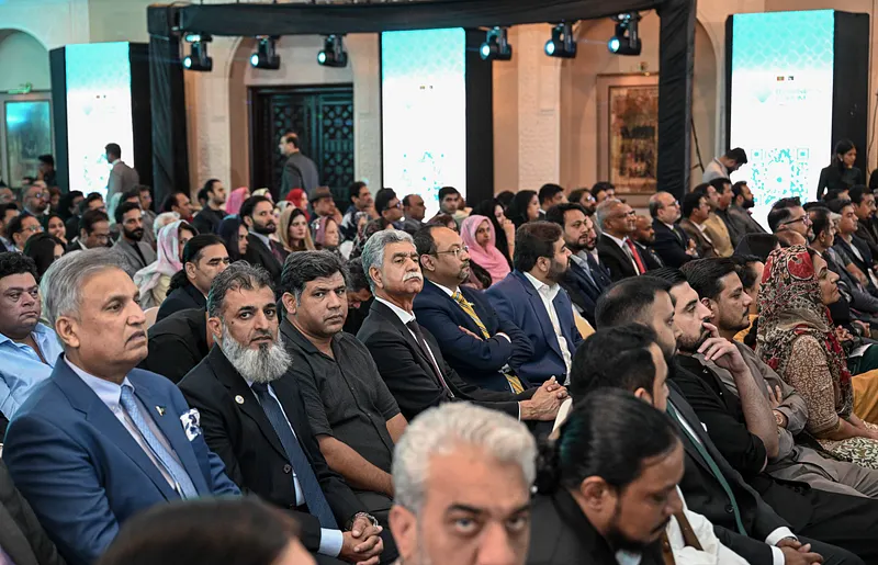 ޕާކިސްތާންގައި ބޭއްވި ބިޒްނަސް ފޯރަމްގައި 500 އަށް ވުރެ ގިނަ ވިޔަފާރިވެރިން