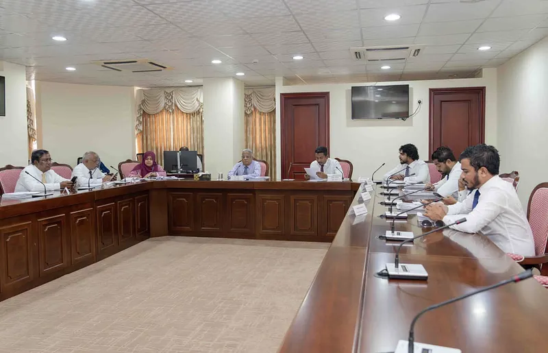 މެންބަރުންގެ ހެލްތު އިންޝުއަރެންސް ކަނޑާލަން ހުށަހެޅުމުން އެންމެނަށް އިންޝުއަރެންސް ދޭން ދިރާސާކުރަނީ