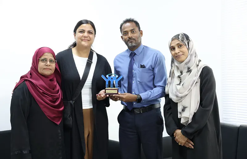 މާފުއްޓަށް ޒިޔާރަތްކުރި ޓޫރިސްޓަކު މިސްކިތްތަކުގެ މަރާމާތަށް އެހީ ދީފި