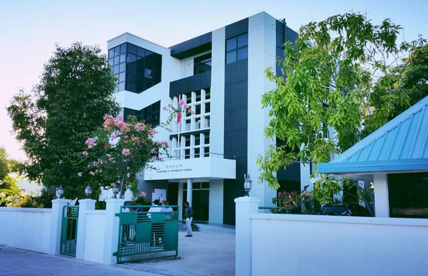 އައްޑޫ ސިޓީ ކައުންސިލް އިދާރާ: އެ ކައުންސިލްގެ ހުރިހާ ގޮނޑިއެއް ނެގީ އެމްޑީޕީން --ފޮޓޯ/މިހާރު