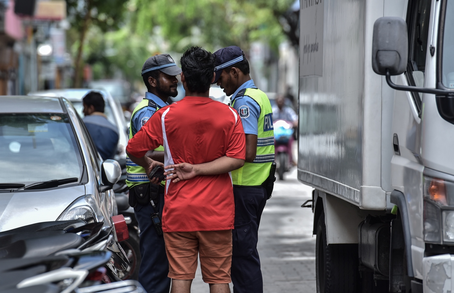 ޓްރެފިކް މައްސަލަ ހައްލު ކުރުމަށް ފުލުހުން ހަރަކާތްތެރިވަނީ-- ފޮޓޯ: މިހާރު