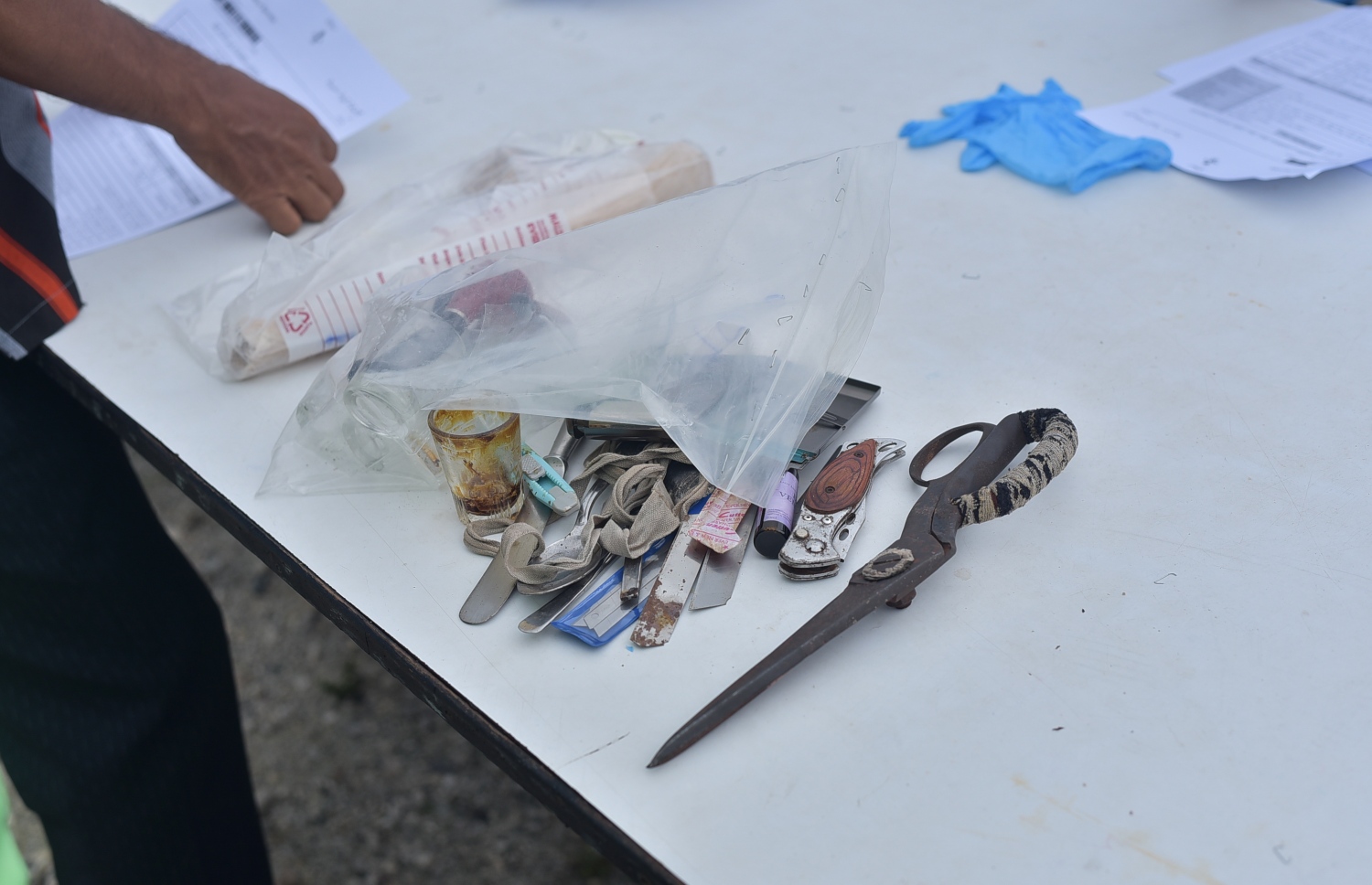 މަސްތުވާތަކެތީގެ މައްސަލައެއްގައި ފުލުހުންގެ ބެލުމުގެ ދަށަށް ގެންގޮސްފައިވާ ބައެއް ތަކެތި ދައްކާލަނީ: ޖިނާއީ އިޖުރާއާތުގެ ގާނޫނު އައުމުން މަސްތުވާތަކެތީގެ މައްސަލަތައް ވެސް އަވަސް ވެގެންދާނެ. މިހާރުފޮޓޯ: ނިޝާންއަލީ