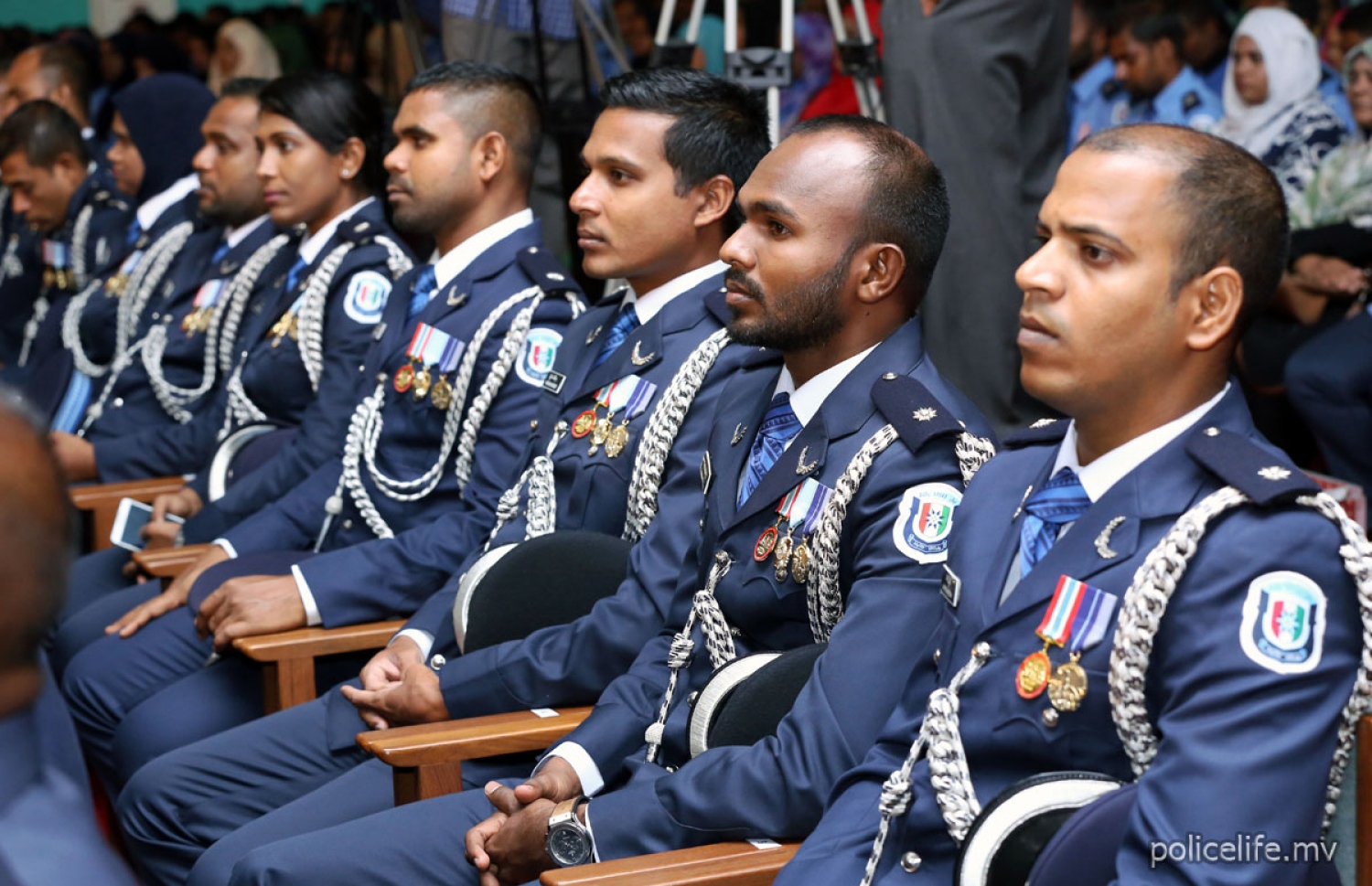 ފުލުހުންގެ 83 ވަނަ އަހަރީ ދުވަހުގެ މުނާސަބަތުގައި ބޭއްވި ހާއްސަ ޖަލްސާގައި ފުލުހުންތަކެއް ބައިވެރިވަނީ. ވަކިވަކި ފުލުހުންގެ މައްސަލަތައް ބަލާނެ ކަމަށް އެންއައިސީން ބުނޭ.-- ފޮޓޯ: ޕޮލިސް