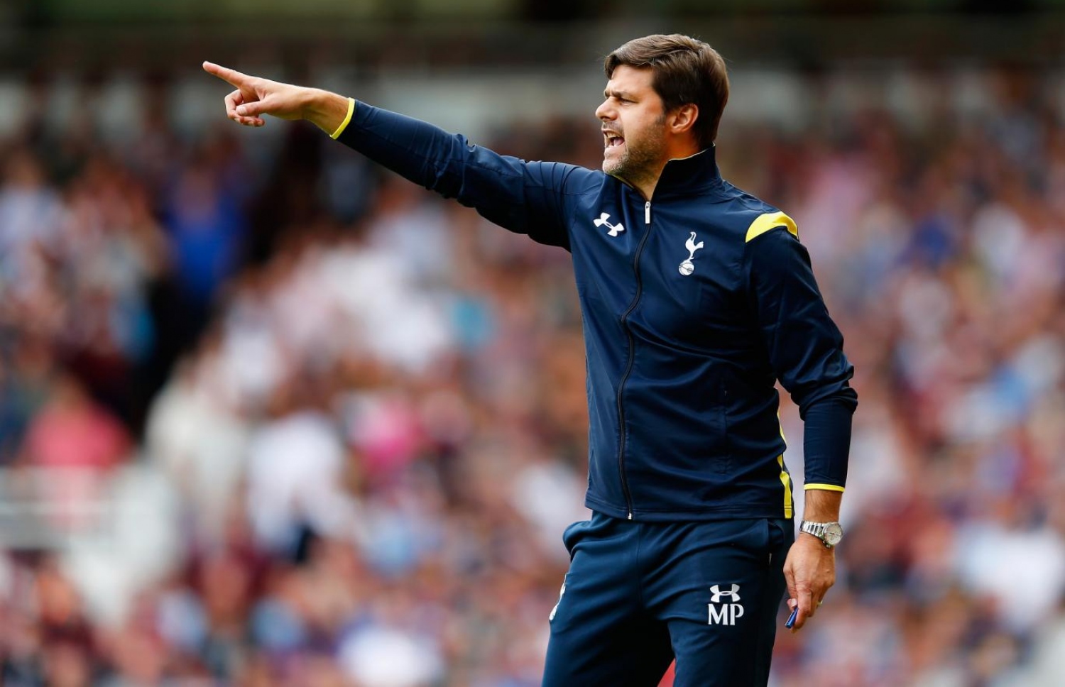 ޓޮޓެންހަމްގެ ކޯޗު ޕޮޗެޓީނޯ: އޭނާ ވަނީ ނިއުކާސަލް އަތުން ބަލިވުމުން ޓޮޓެންހަމްގެ ސަޕޯޓަރުންގެ ކިބައިން މައާފަށް އެދިފައި.-- ފޮޓޯ: އޭއެފްޕީ