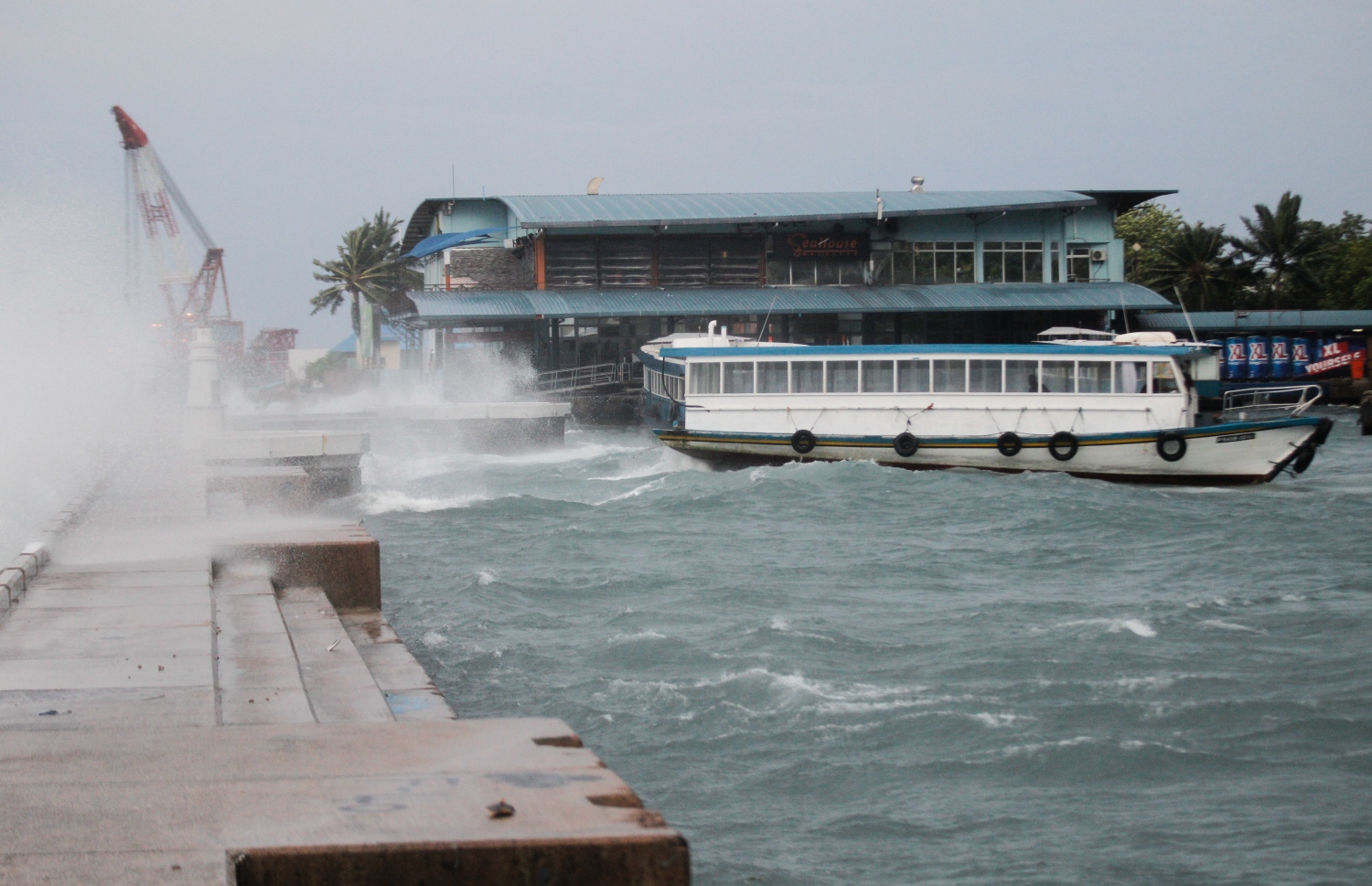 ފެރީއެއް ދަތުރު ކުރަނީ: މި ވަގުތު މޫސުން ވަރަށް ގޯސް -- ފޮޓޯ: މިހާރު
