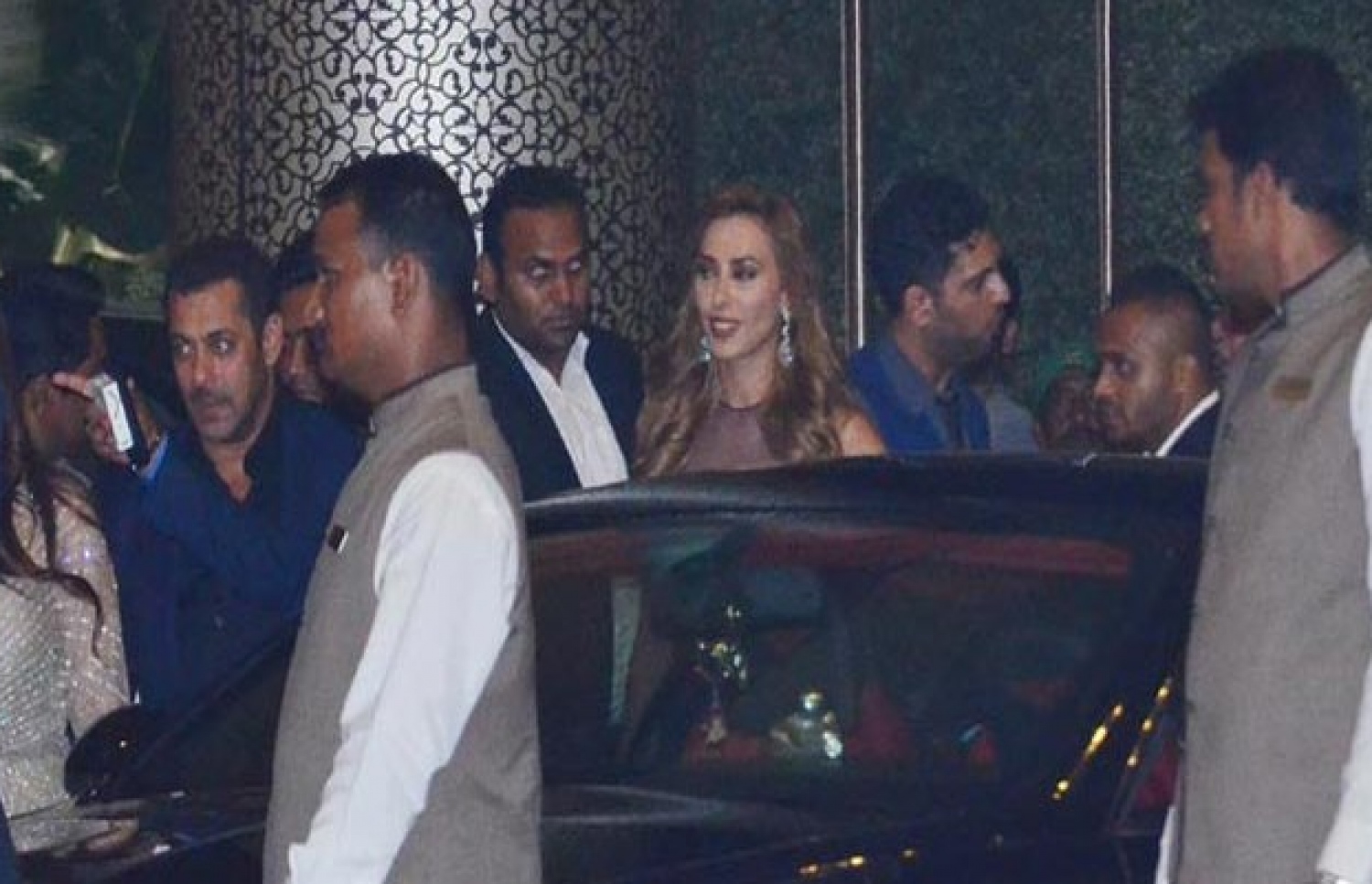 ޕްރިތީ ޒިންތާގެ ހަފުލާ އަށް ސަލްމާނާ އެކު އޫލިއާ ވަންނަނީ.