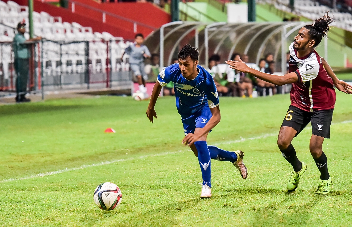 ބީޖީގެ ސާބިގް (ކ) ކައިރިން ނިއުގެ ހަމްޕު ބޯޅަ ހިފައިގެންދަނީ.-- ފޮޓޯ: ނިޝާން އަލީ/ މިހާރު