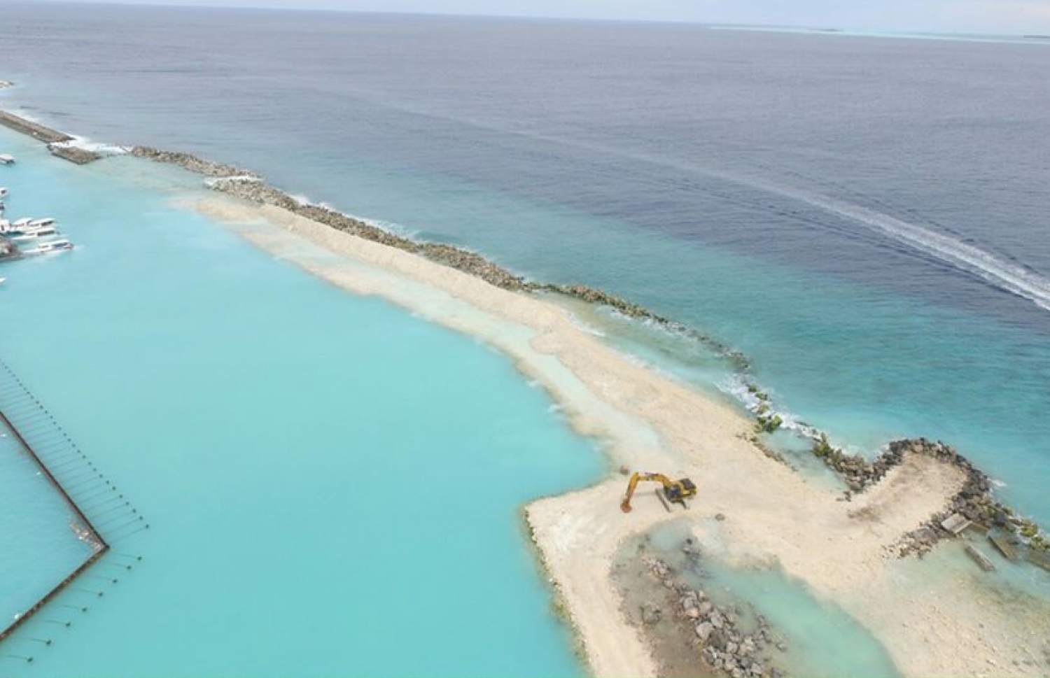 އިންޑަސްޓްރިއަލް ވިލެޖް ހެދުމުގެ މަސައްކަތް ހައުސިން މިނިސްޓްރީން ކުރިއަށް ގެންދަނީ: މާލޭގެ ސިނާއީ މަސައްކަތްތައް ބަދަލުކުރާނީ އެތަނަށް. -- ފޮޓޯ: ހައުސިން މިނިސްޓްރީ