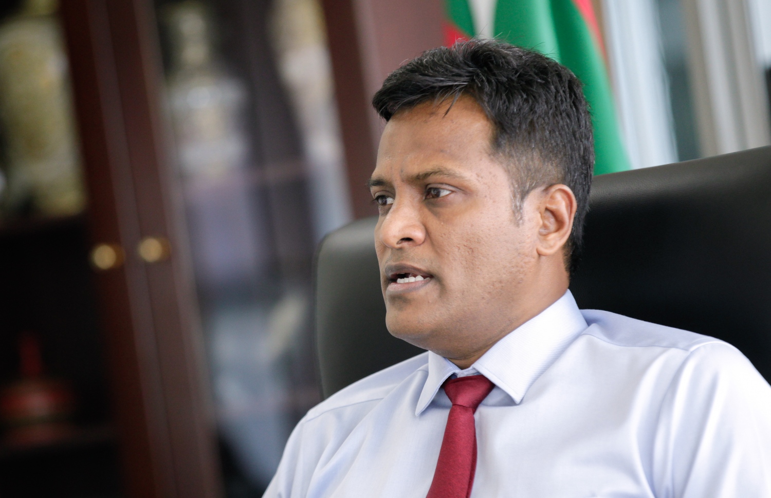 ހޯމް މިނިސްޓަރު އުމަރު ނަސީރު: މޮނިކޮން އަމުރު ނެރުމުގެ ބާރު ގާނޫނުގައި ހޯމް މިނިސްޓަރަށް ދީފައި އޮތް ނަމަވެސް، އޭގެ ބޭރުން މިހާރު ވަނީ ކޮމިޓީއެއް ހަދައި، އެ ބާރު އެ ކޮމިޓީއަށް ދީފައި.---ފޮޓޯ: މުހައްމަދު ޝަރުހާން/މިހާރު