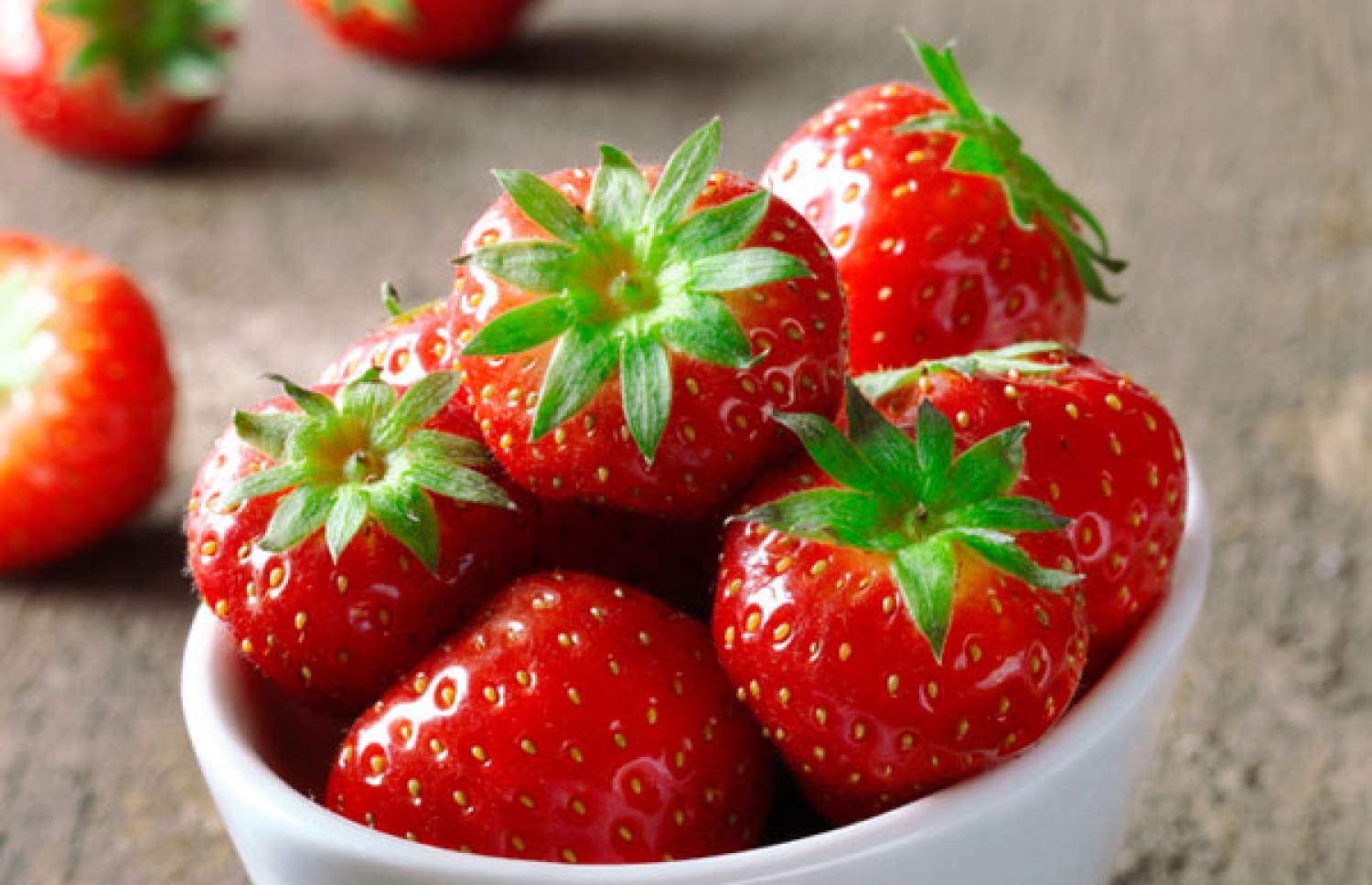 ސްޓްރޯބެރީ ދަތުގައި އުނގުޅުމުން ދަތްތައް ރީތިވޭ