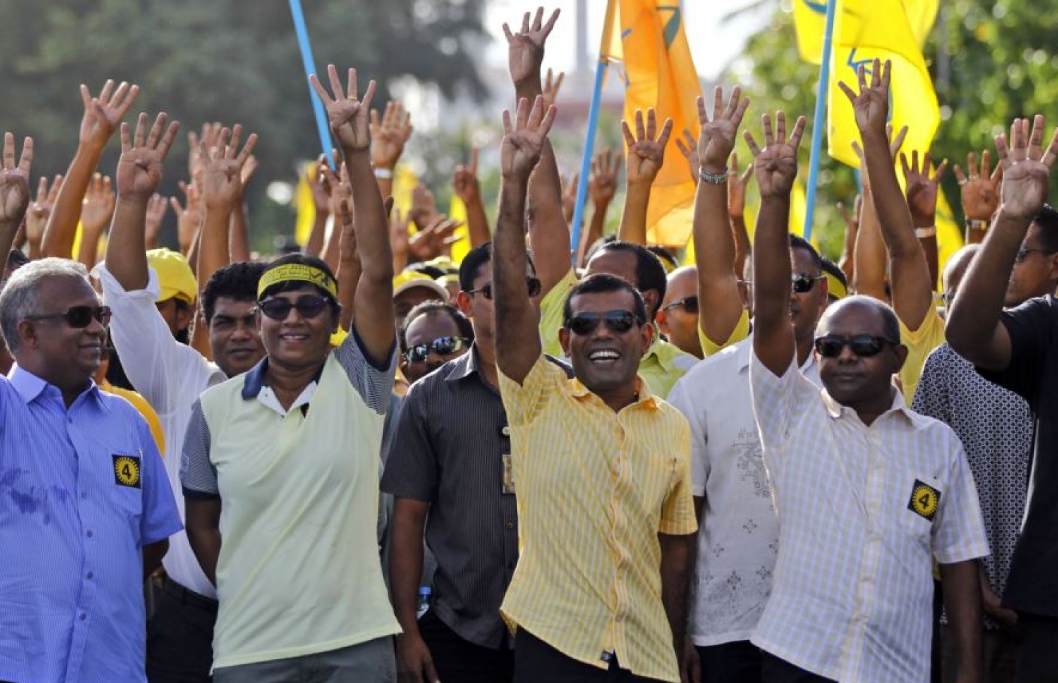 އެމްޑީޕީގެ މުޒާހަރާއެއްގައި ކުރީގެ ރައީސް މުހައްމަދު ނަޝީދާއި އެ ޕާޓީގެ އިސް ވެރިންތަކެއް ބައިވެރިވެވަޑައިގަންނަވަނީ: އަމިއްލަ މަސްލަހަތު ކުރިއަށް ނެރެ އެމްޑީޕީން ވެސް ބައެއް ކަންކަން ކޮށްފައިވޭ. -- ފޮޓޯ: އޭޕީ