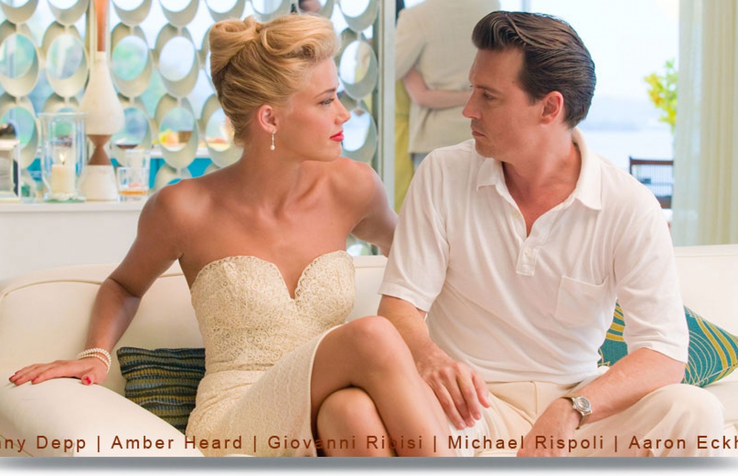 "ރަމް ޑައިރީ" ގެ މަންޒަރެއްގައި ޑެޕާއި ހާޑް: ދެ މީހުން ދިމާވީ މި ފިލްމުގެ ސެޓުން.