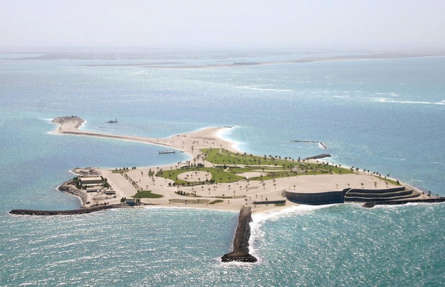 ނޫރާއީ އައިލެންޑް ހަދަމުން ދިޔައިރު ނަގާފައިވާ ފޮޓޯއެއް