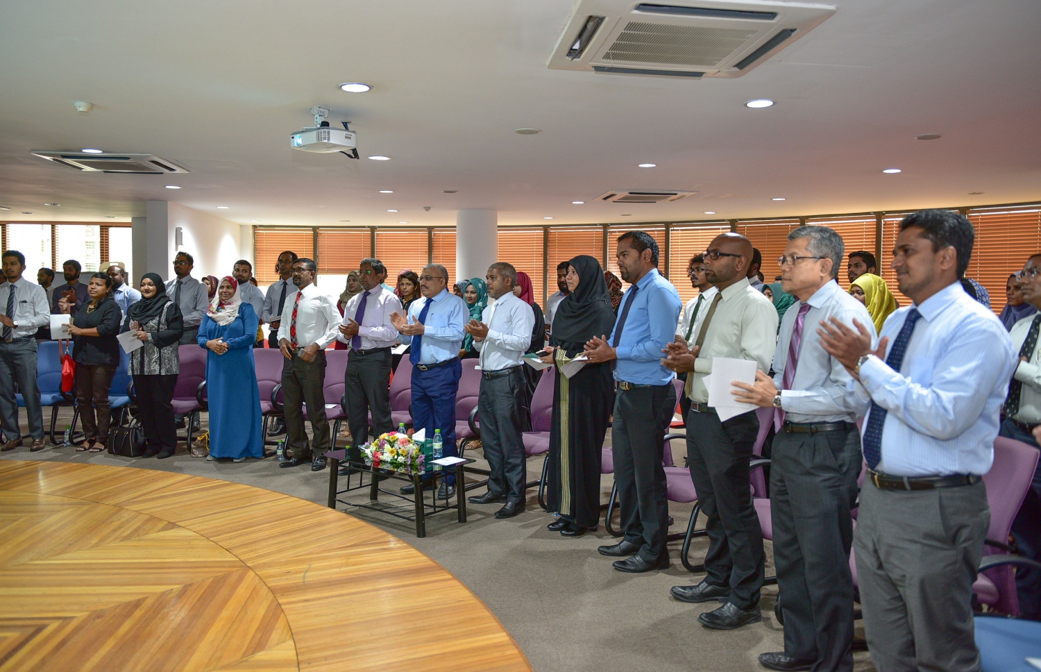 ސްޓެލްކޯގައި ބޭއްވި ރަސްމިއްޔާތުގައި ބައިއު މުއައްޖަލް ޕްރޮޑަކްޓް ތައާރަފް ކުރަނީ. - މިހާރު ފޮޓޯ: މުހައްމަދު ޝަރުހާން