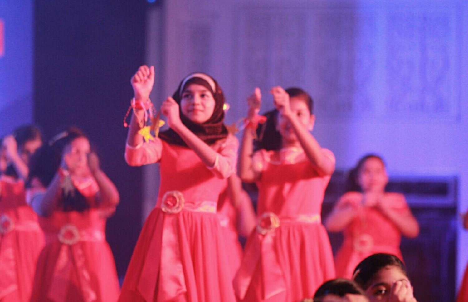 އޭ ލެވެލްގެ ގަދަ ދިހެއްގެ ދަރިވަރުންނަށް އިނާމު ދޭން މިރޭ ބޭއްވި ޖަލްސާގައި ސްކޫލު ދަރިވަރުންތަކެއް ނަށަނީ: ތައުލީމީ ދާއިރާ އިން ބޮޑު ކާމިޔާބީއެއް ހޯދި. --ފޮޓޯ:އެޑިއުކޭޝަން މިނިސްޓްރީ