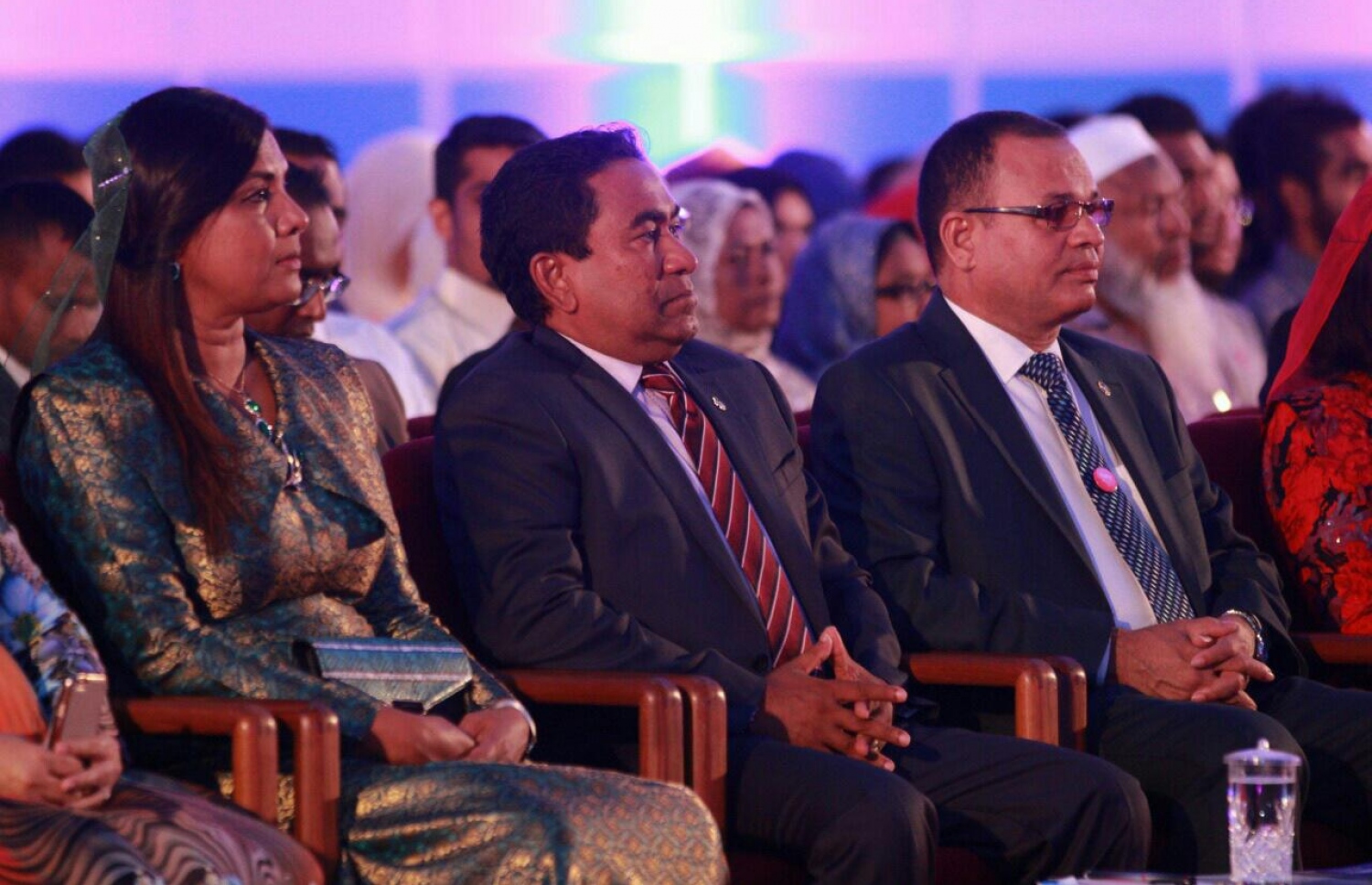 އޭ ލެވެލްގެ ގަދަ ދިހައެއްގެ ދަރިވަރުންނަށް އިނާމު ދިނުމަށް މިރޭ ބޭއްވި ޖަލްސާގައި ރައީސް (މ) އަދި ޑިފެންސް މިނިސްޓަރު އާދަަމް ޝަރީފާއި އެޑިއުކޭޝަން މިނިސްޓަރު އައިޝަތު ޝިހާމް ބައިވެރިވަޑައިގަންނަވަނީ.--ފޮޓޯ: އެޑިއުކޭޝަން މިނިސްޓްރީ